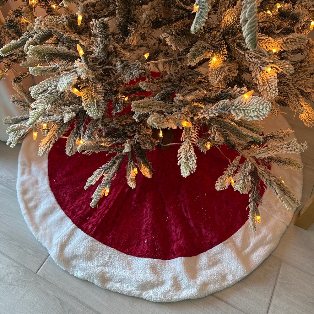 4ft. Classic Red Tree Skirt with White Faux Fur by Ashland